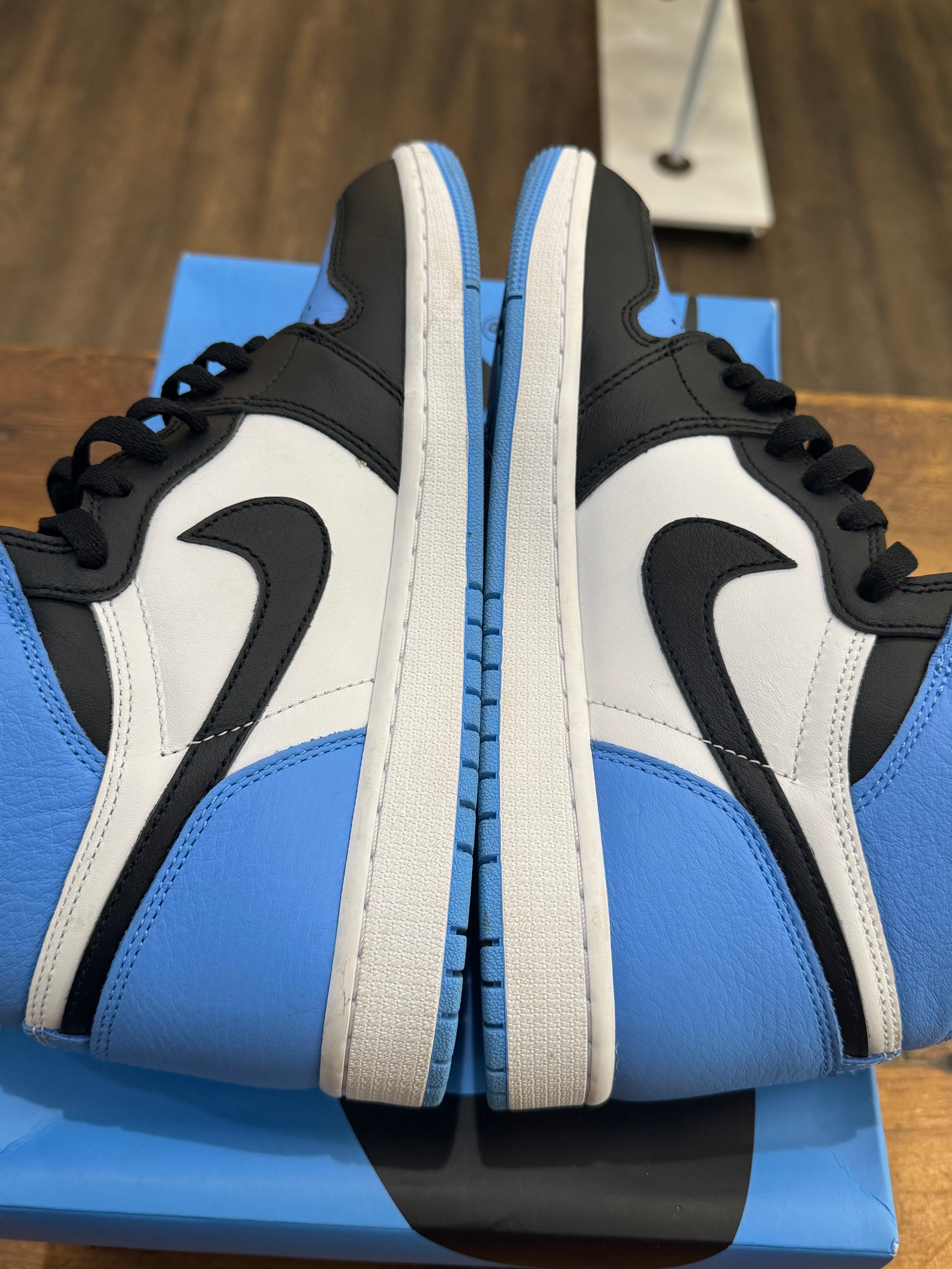 Air Jordan 1 Retro High OG (UNC Toe) size 9.5