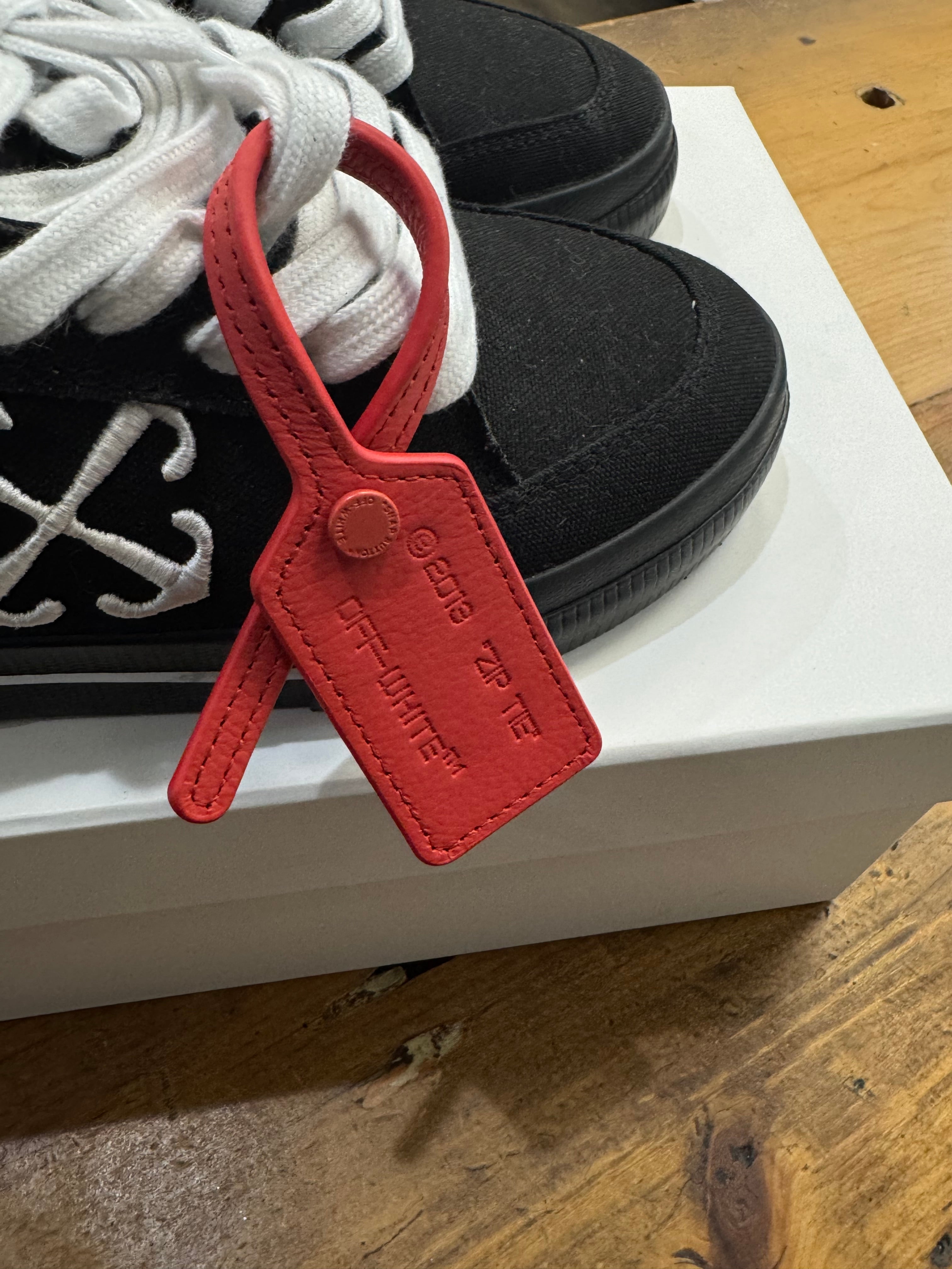 Off-white New Low Vulcanized (Size 37 EU)