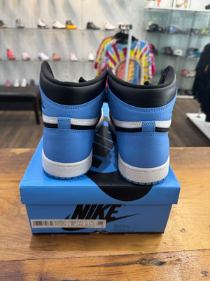 Air Jordan 1 Retro High OG (UNC Toe) size 9.5