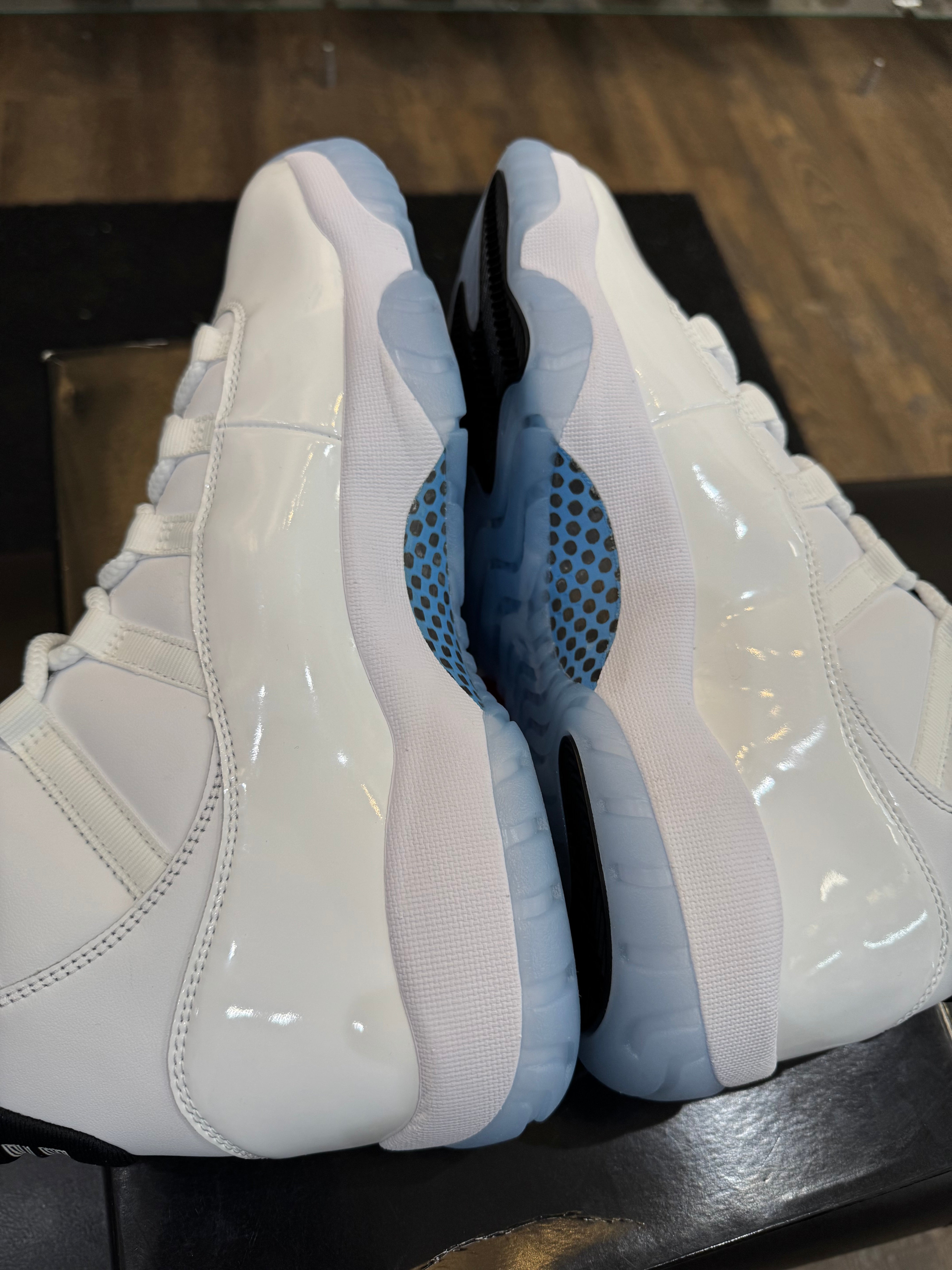 Air Jordan 11 Legend Blue / Size 11