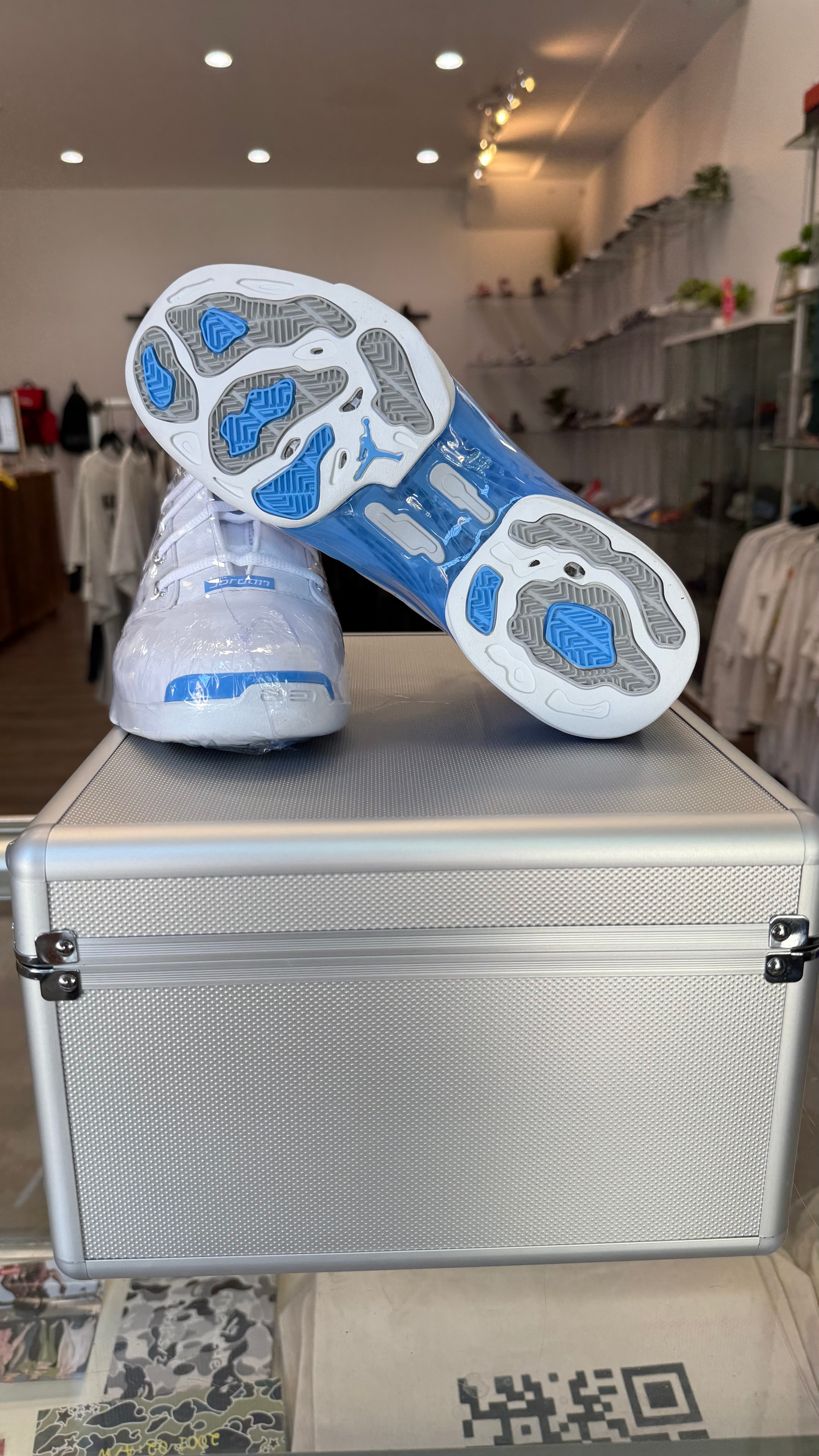 Air Jordan 17 (University Blue) Size 8.5