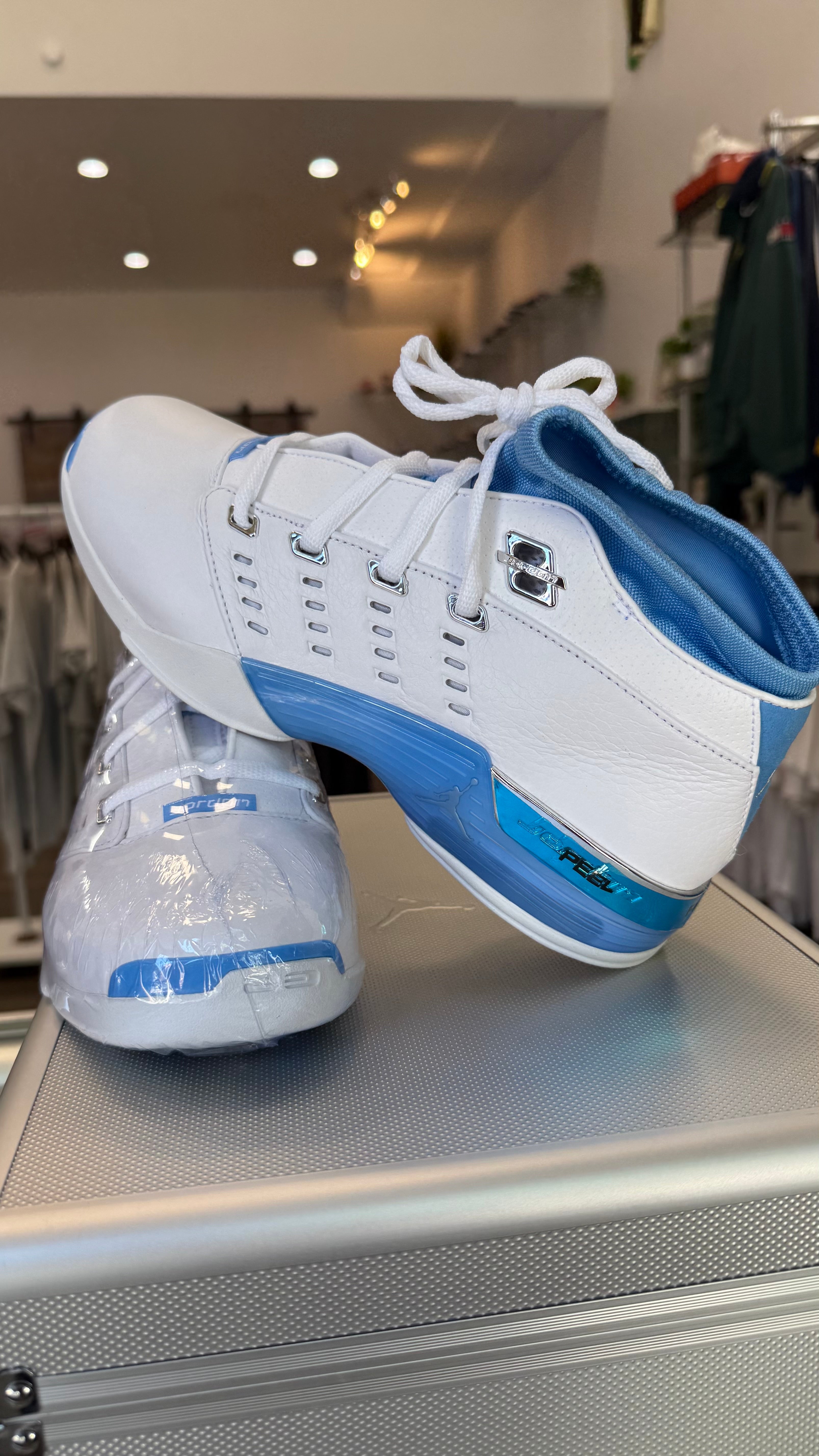 Air Jordan 17 (University Blue) Size 8.5