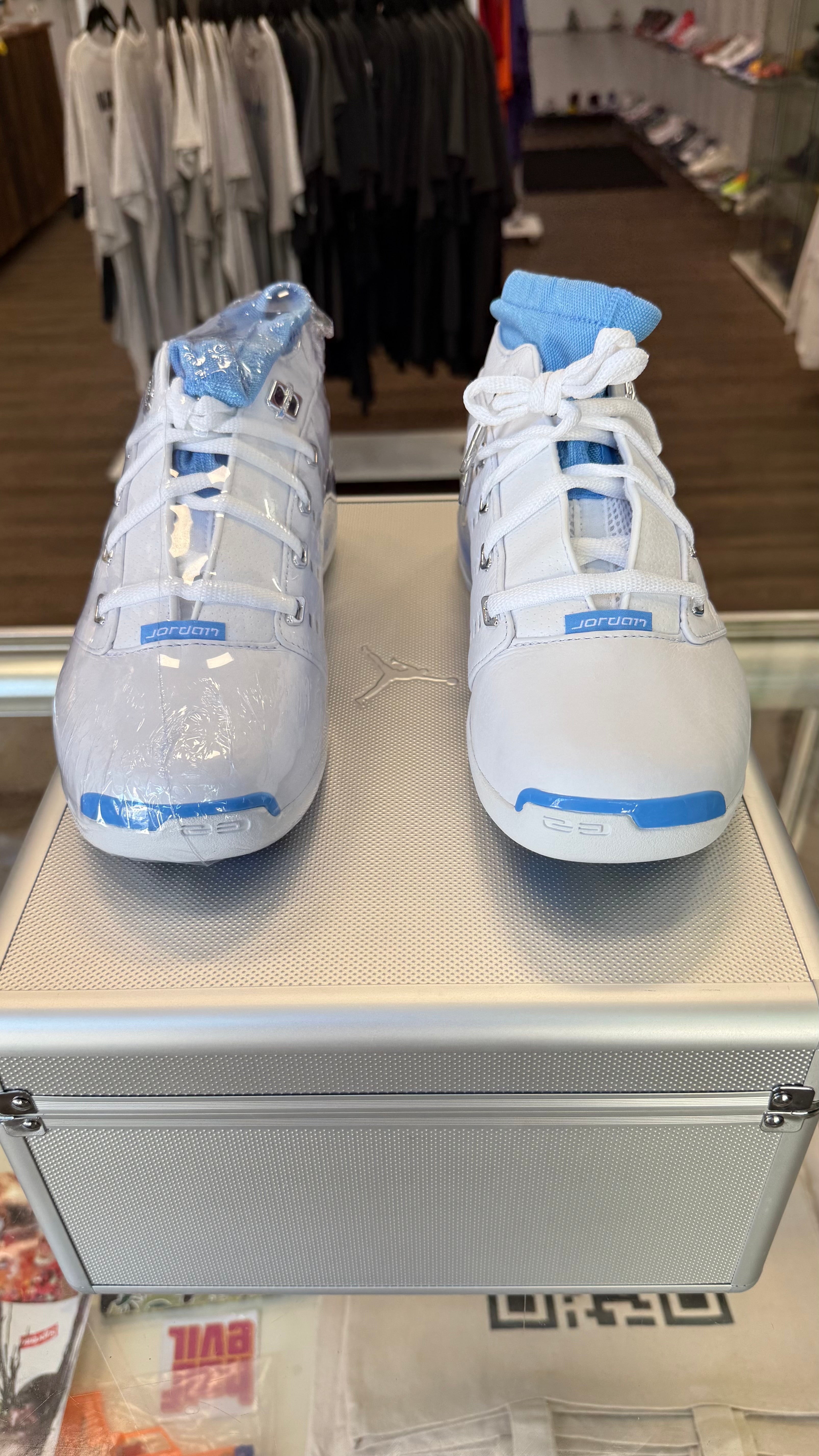 Air Jordan 17 (University Blue) Size 8.5