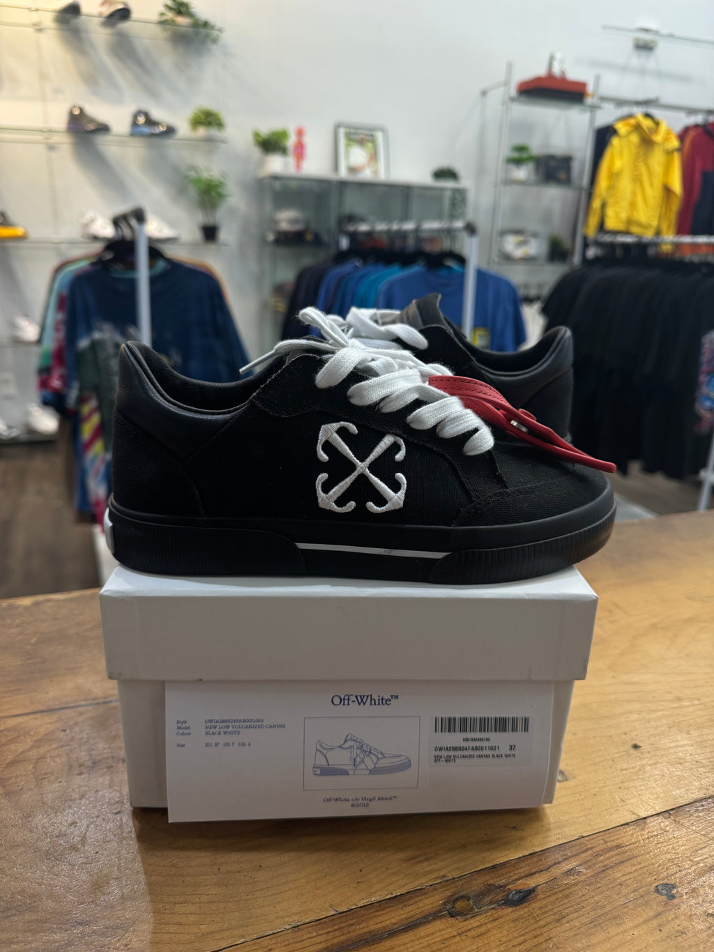 Off-white New Low Vulcanized (Size 37 EU)