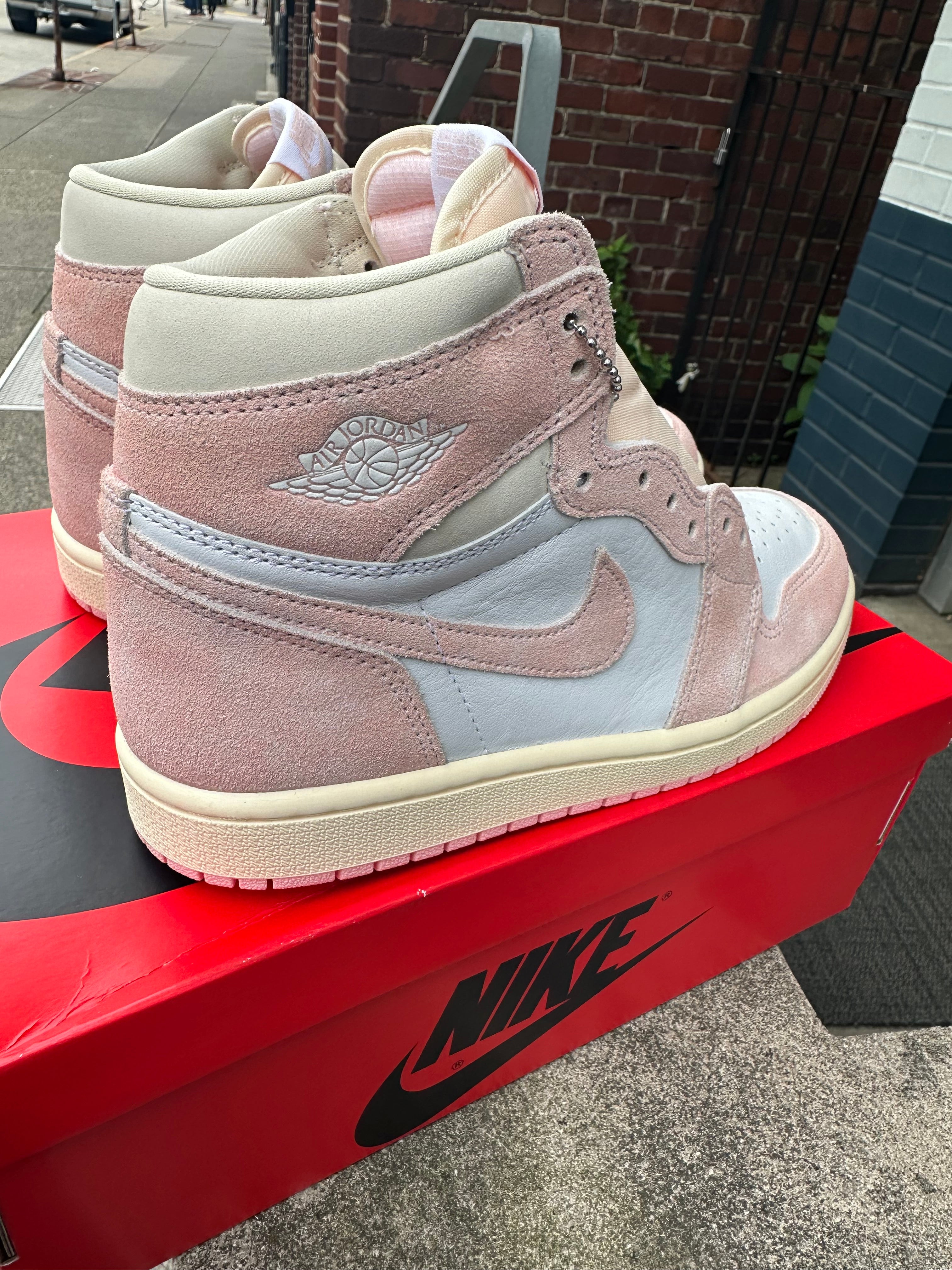 Air Jordan 1 Retro High OG (Washed Pink) Women’s Size 7