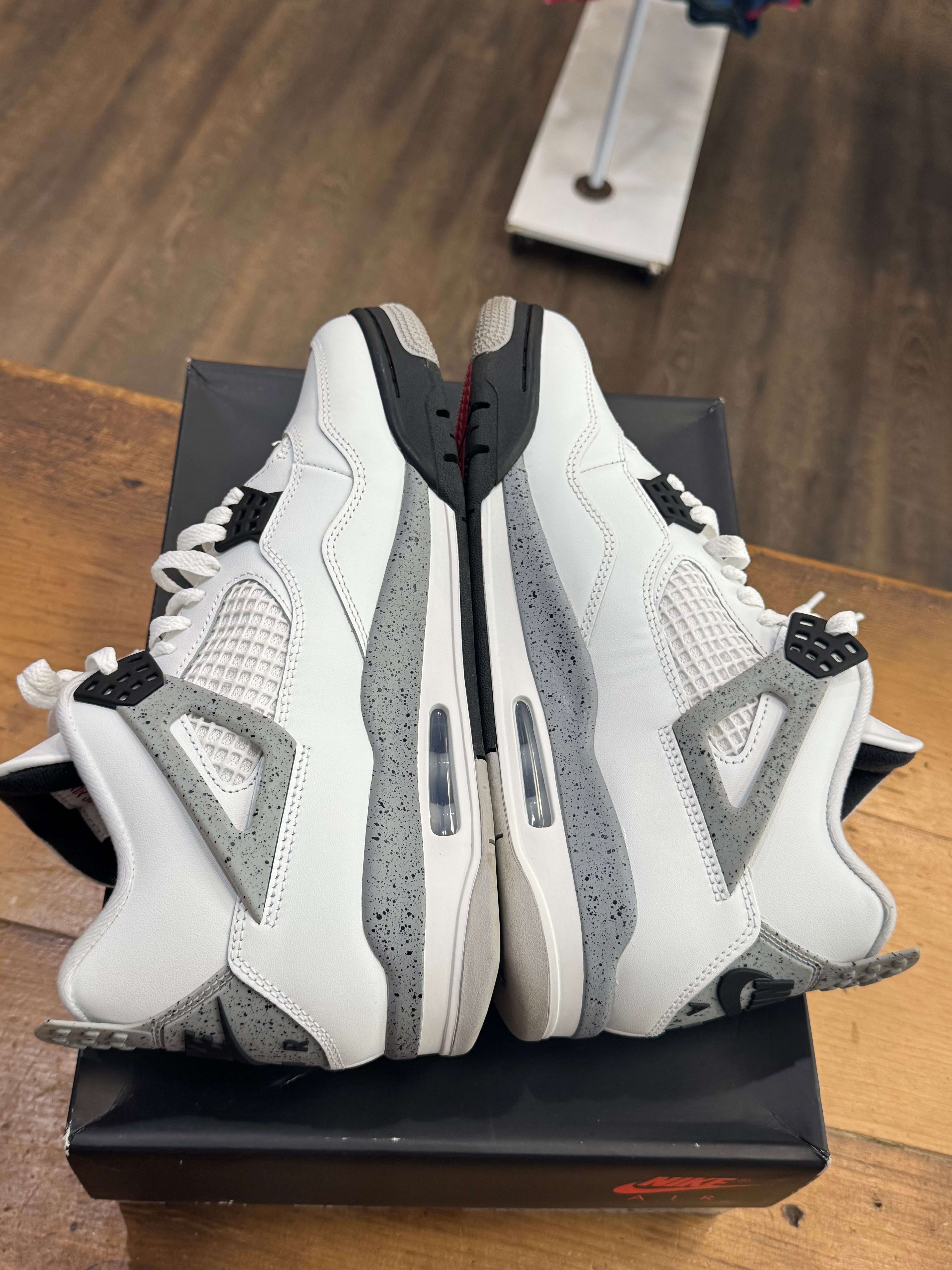 Air Jordan 4 “White Cement” Size 10