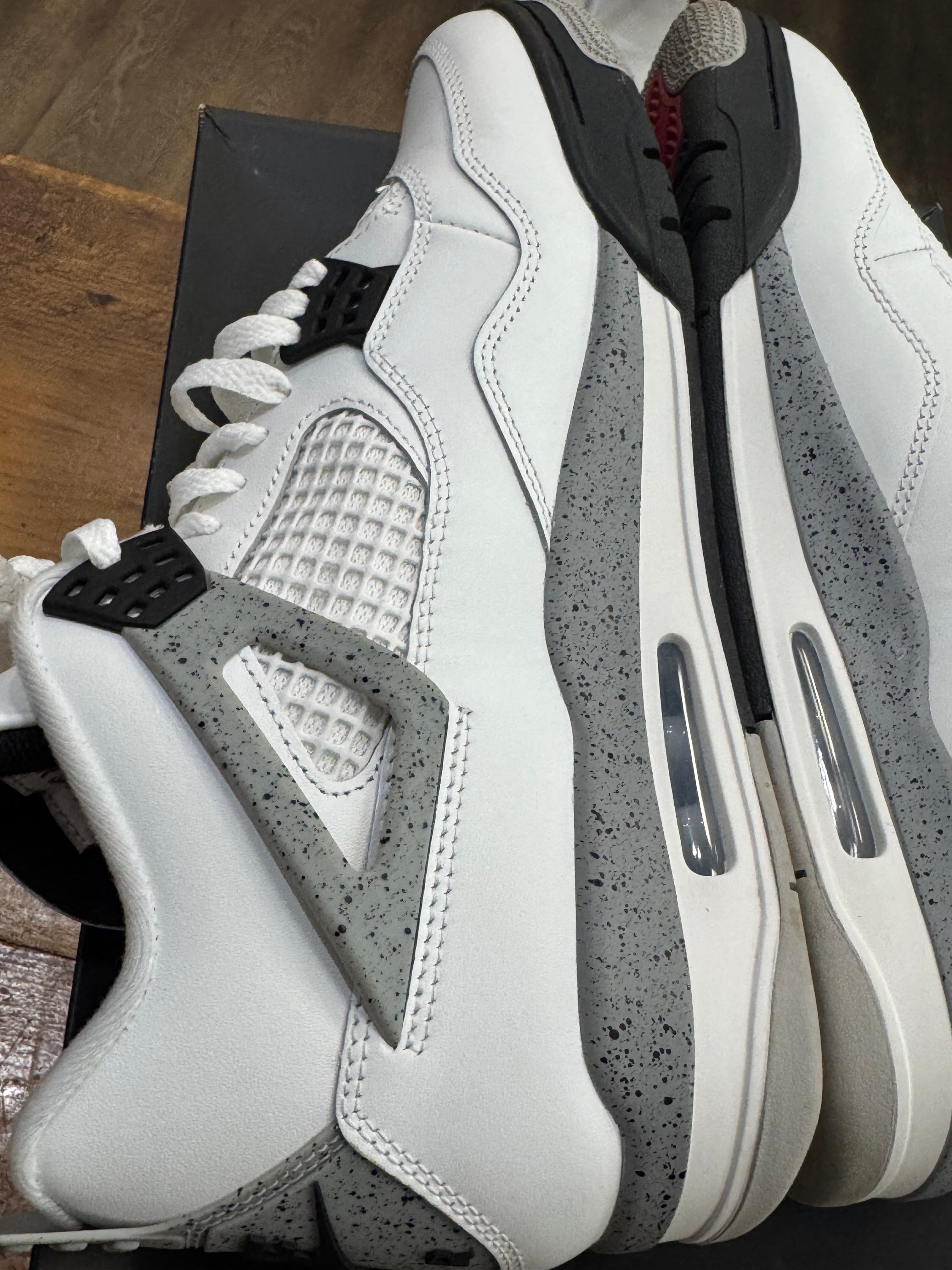 Air Jordan 4 “White Cement” Size 10