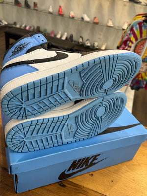 Air Jordan 1 Retro High OG (UNC Toe) size 9.5