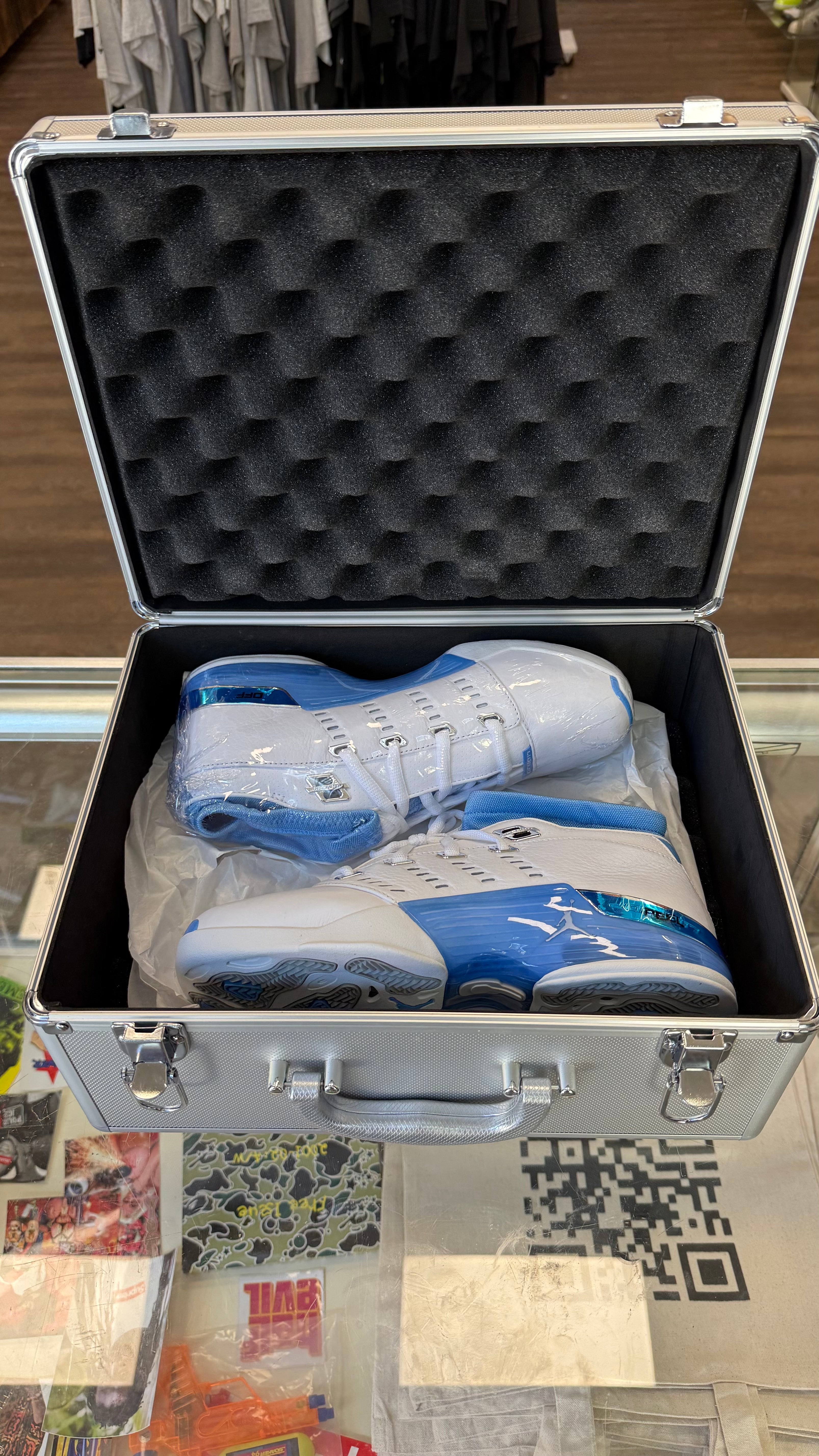 Air Jordan 17 (University Blue) Size 8.5