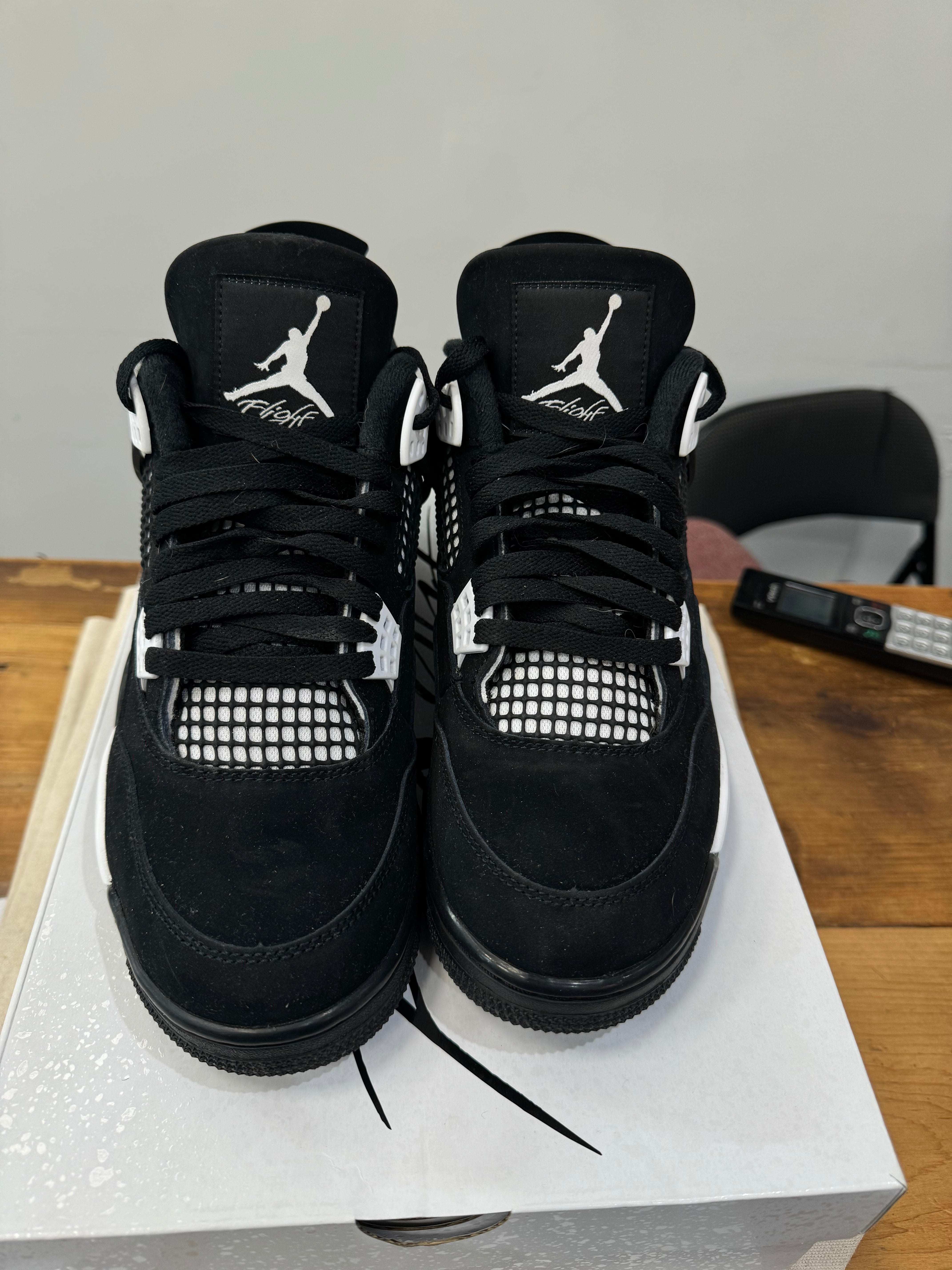 Air Jordan 4 “White Thunder” Size 9.5 -