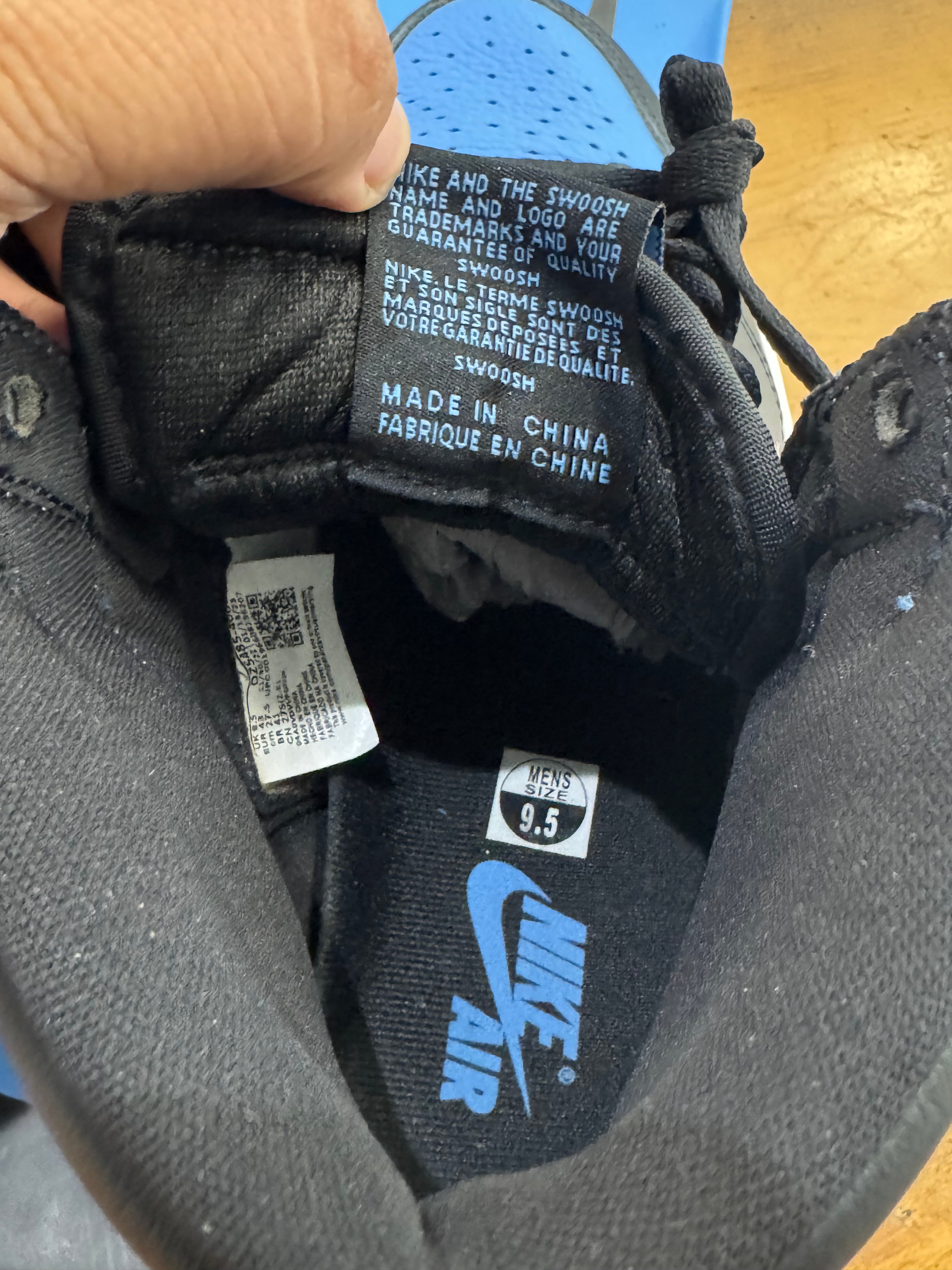 Air Jordan 1 Retro High OG (UNC Toe) size 9.5