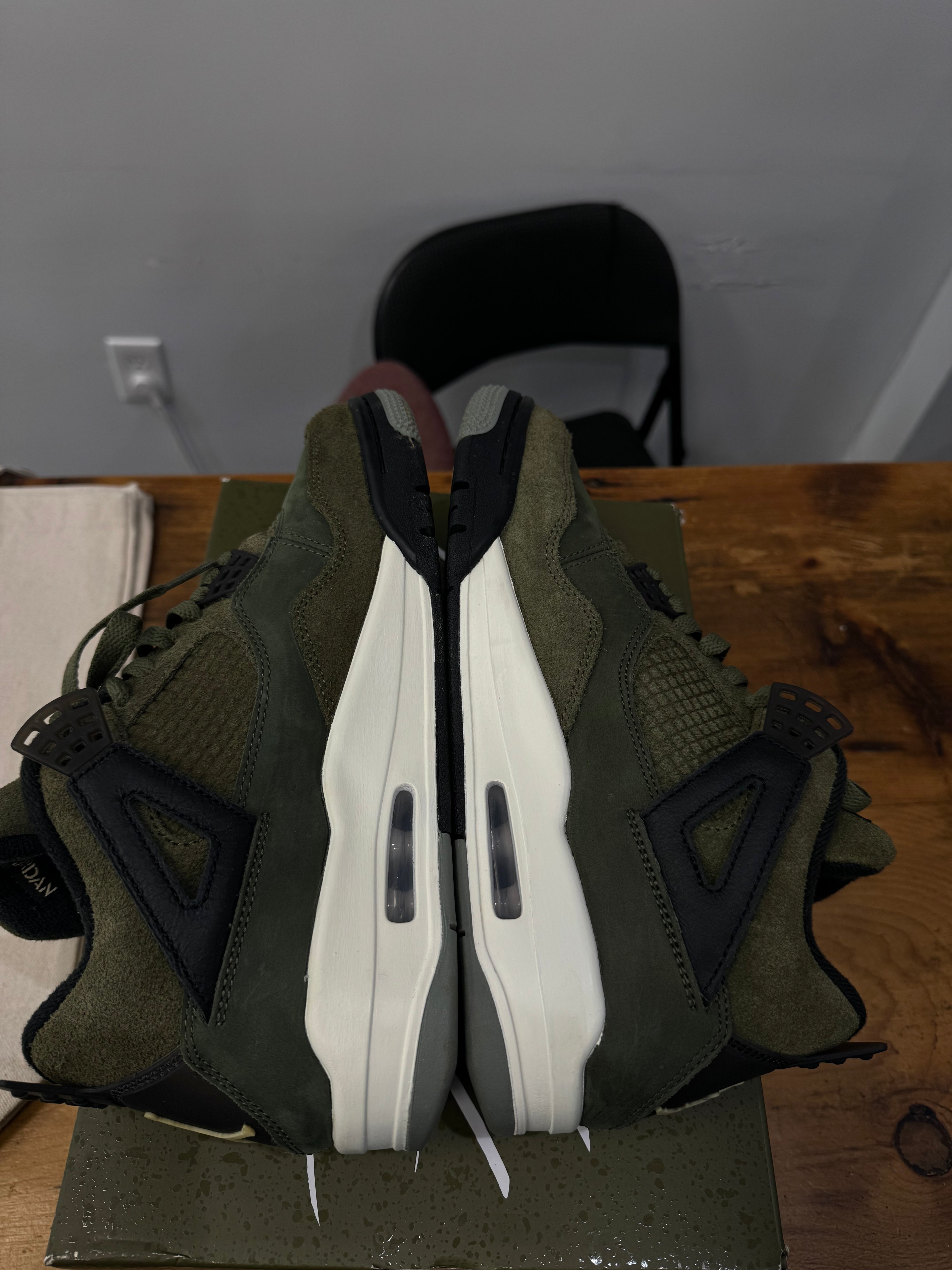 Air Jordan 4 “Craft Medium Olive” Size 8