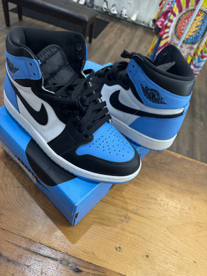 Air Jordan 1 Retro High OG (UNC Toe) size 9.5
