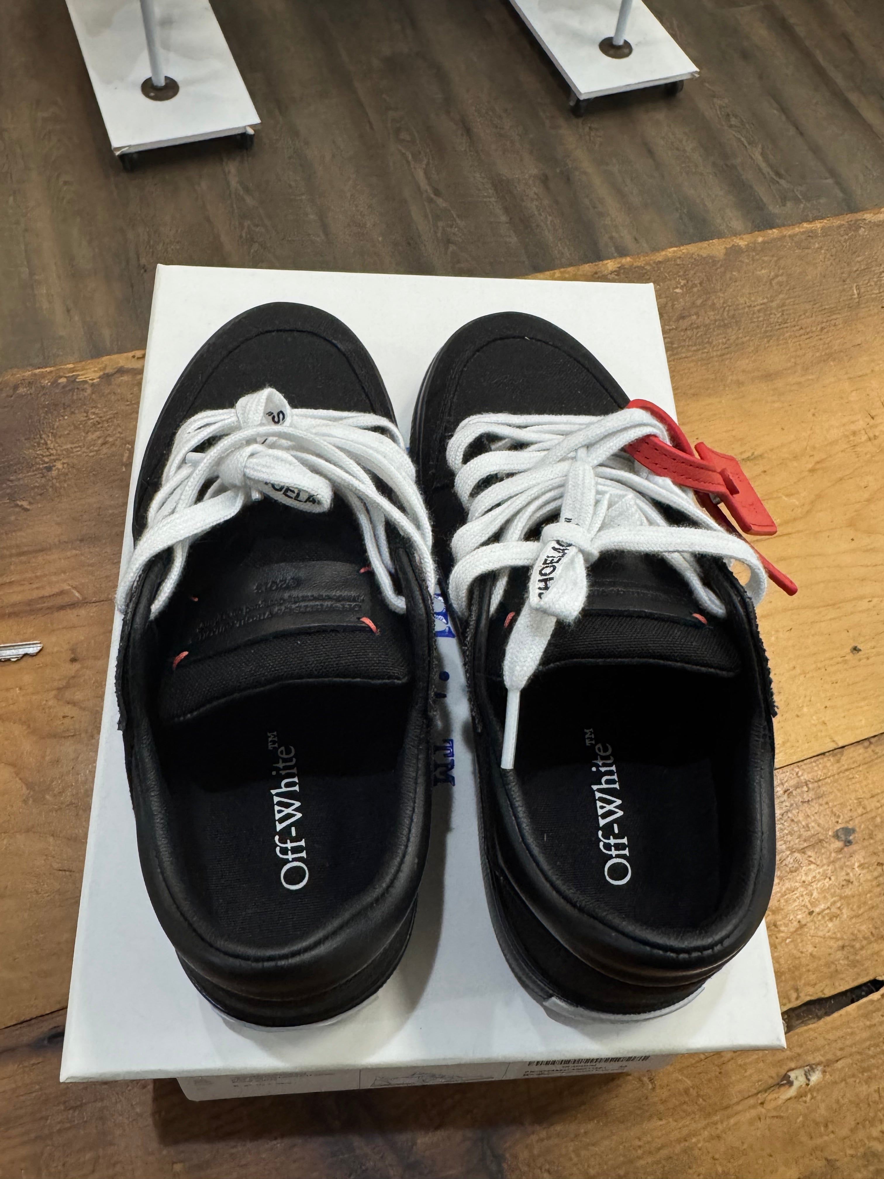 Off-white New Low Vulcanized (Size 37 EU)