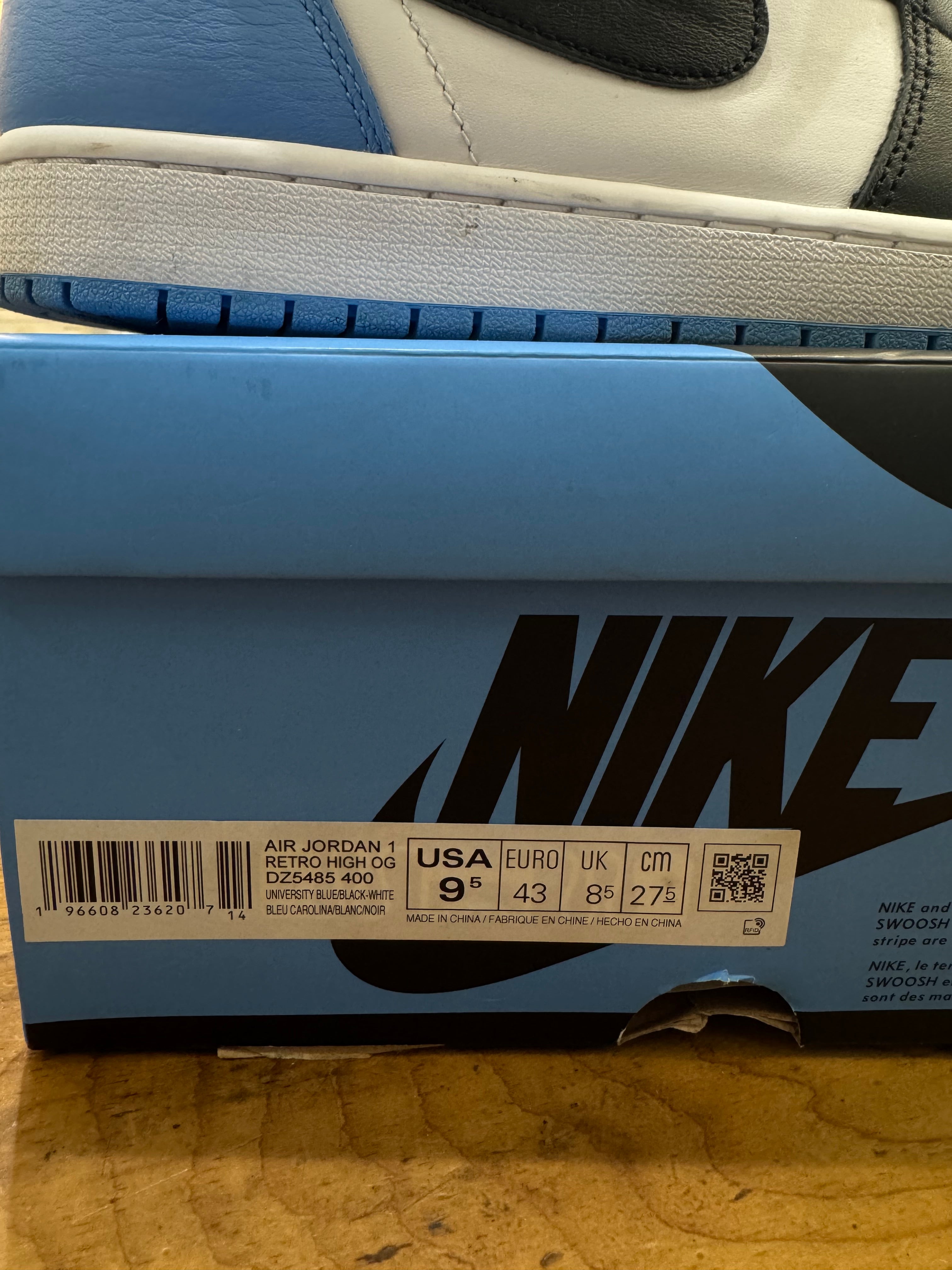 Air Jordan 1 Retro High OG (UNC Toe) size 9.5
