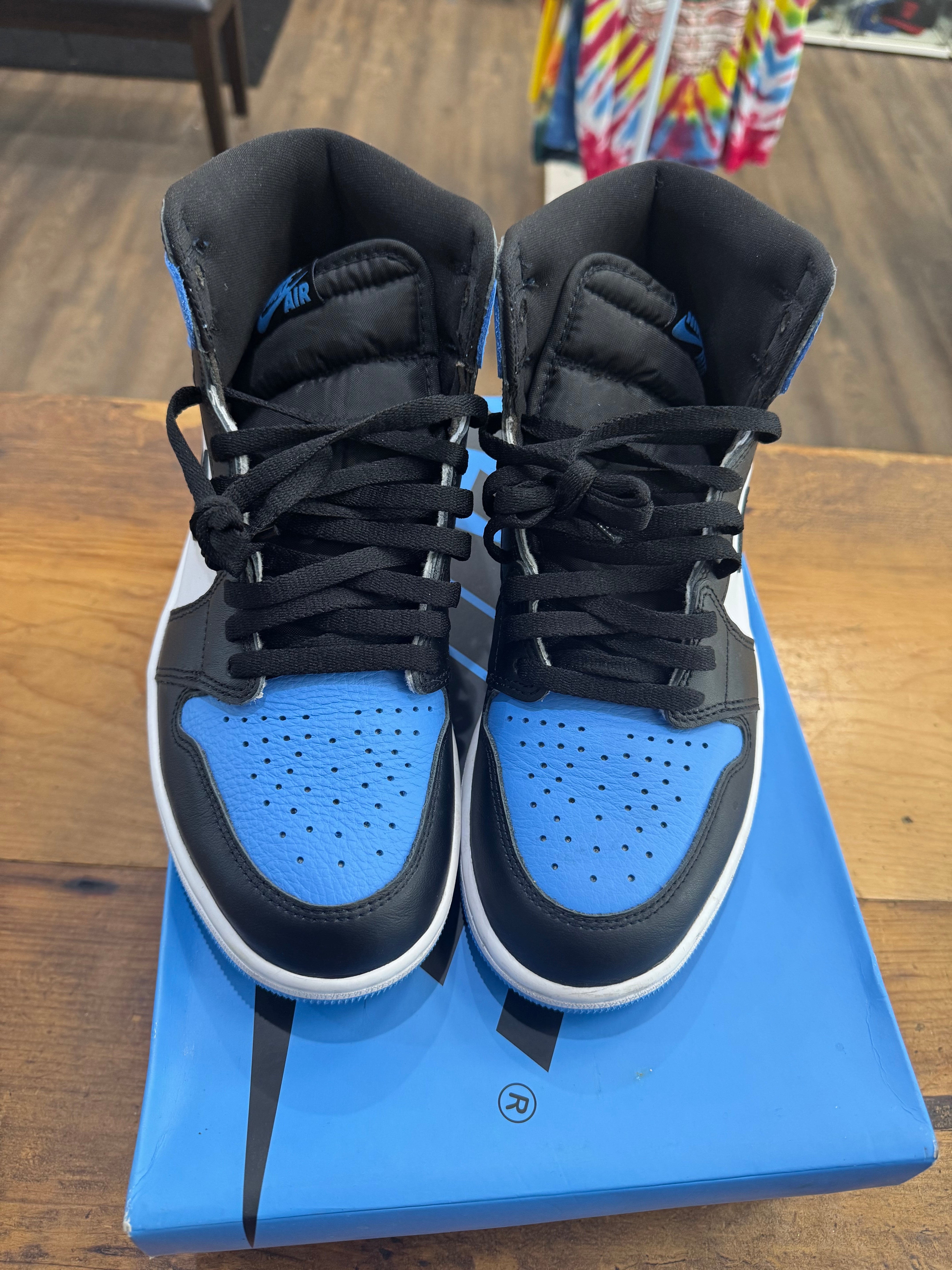 Air Jordan 1 Retro High OG (UNC Toe) size 9.5
